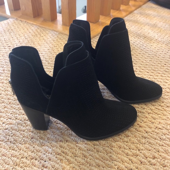 Vince Camuto Farrier laser cut bootie brand new - Picture 5 of 8